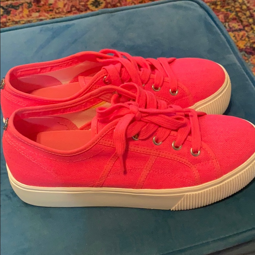 Steve Madden platform sneakers in size 8